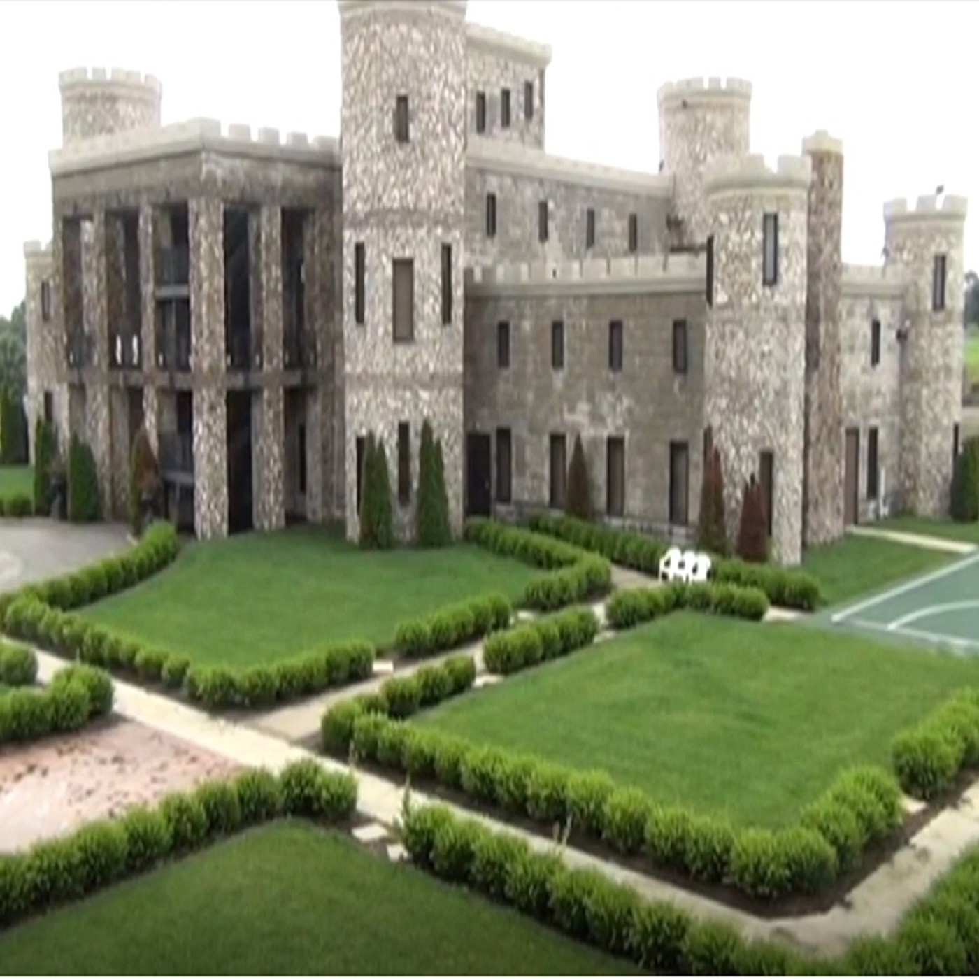 Castles, Wine and the 1920’s